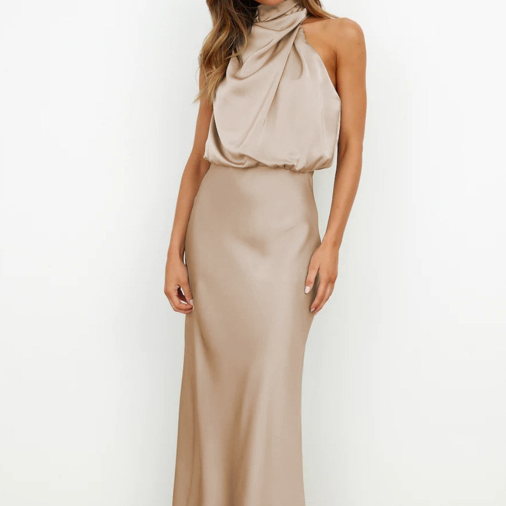 Robe Satinée Élégante – Soirée d’Été